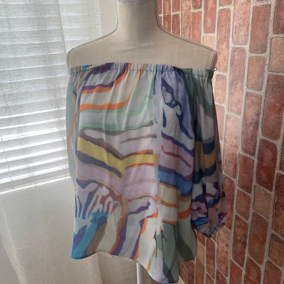 GiGiO Top Size S Marble pattern off the shoulder EUC - Picture 4 of 6